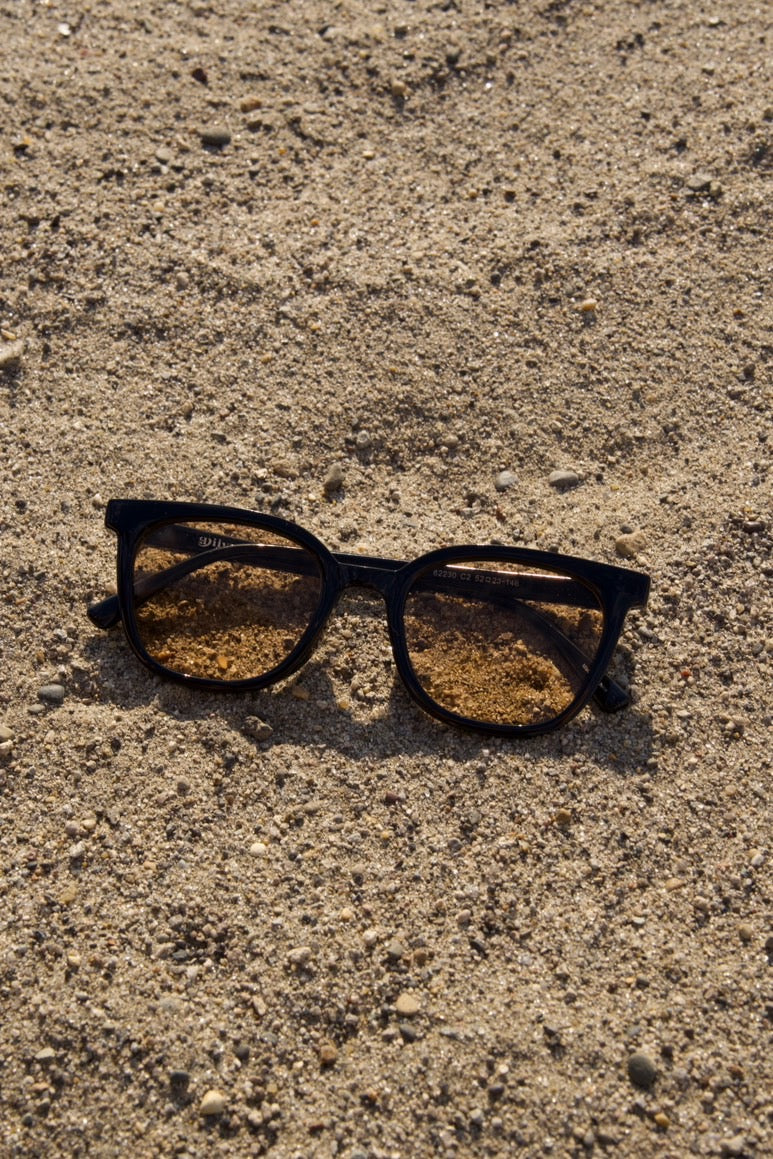 ORANGE SUNGLASSES